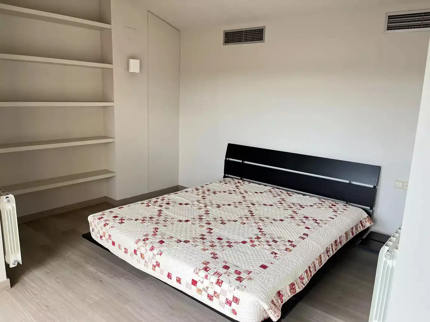 Bedroom of Flat for sale in Girona  with Air Conditioner, Heating and Parquet flooring