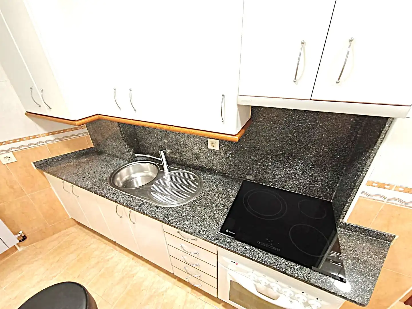 Kitchen of Flat for rent in Vigo   with Parquet flooring and Furnished