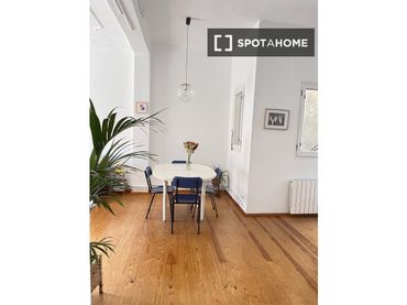 Appartement avec balcon à louer à Extramurs