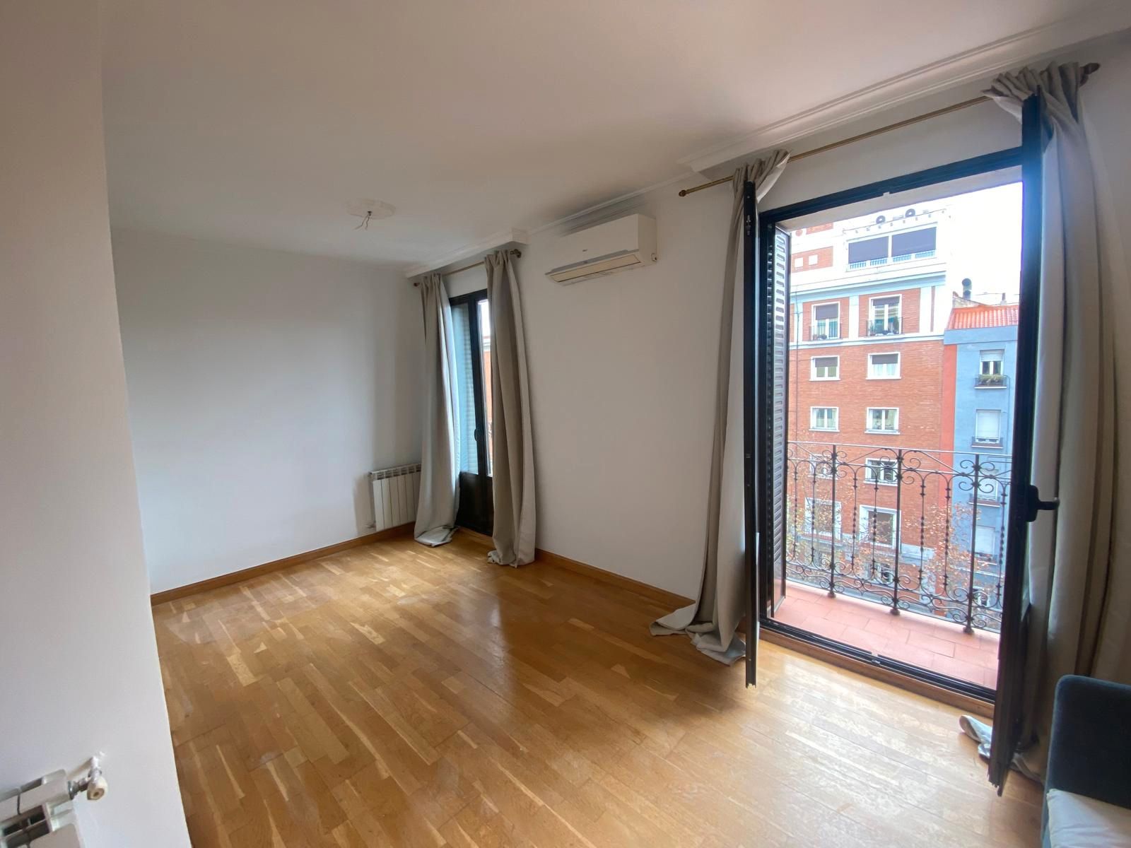 Bedroom of Flat to rent in  Madrid Capital  with Air Conditioner, Heating and Oven