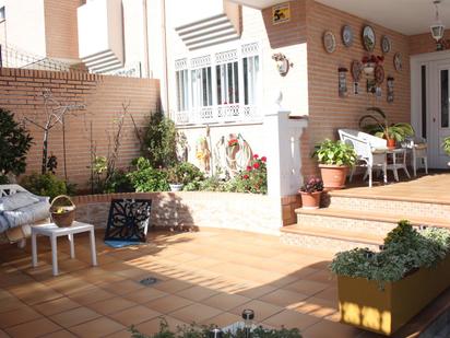 Jardí de Casa o xalet en venda en Valdemoro amb Aire condicionat, Terrassa i Piscina