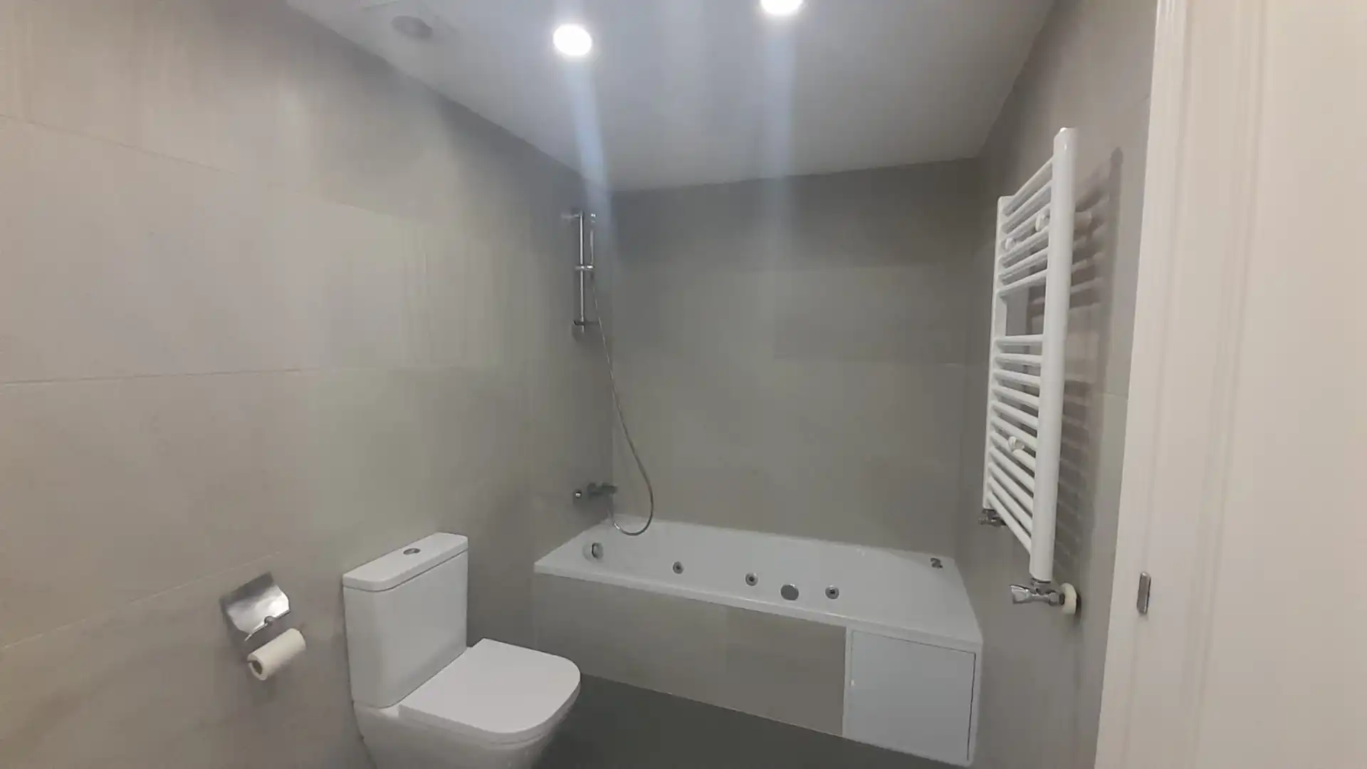 Baño de Dúplex en venta en Sant Boi de Llobregat con Calefacción
