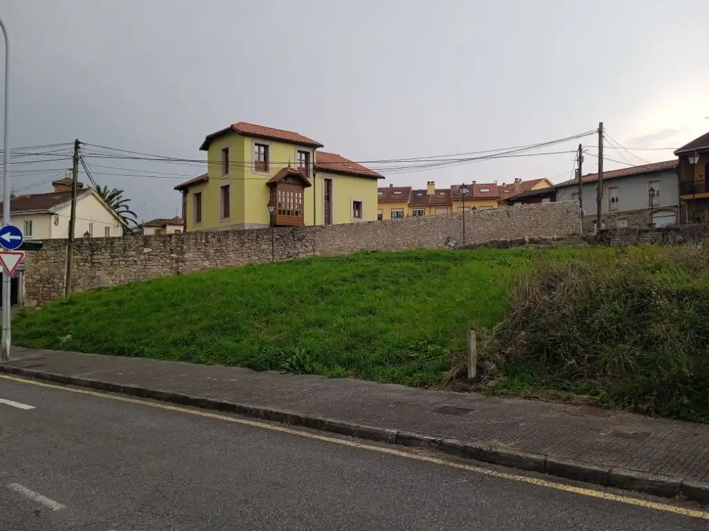Residential land for sale in Calle Bernardino Guardado