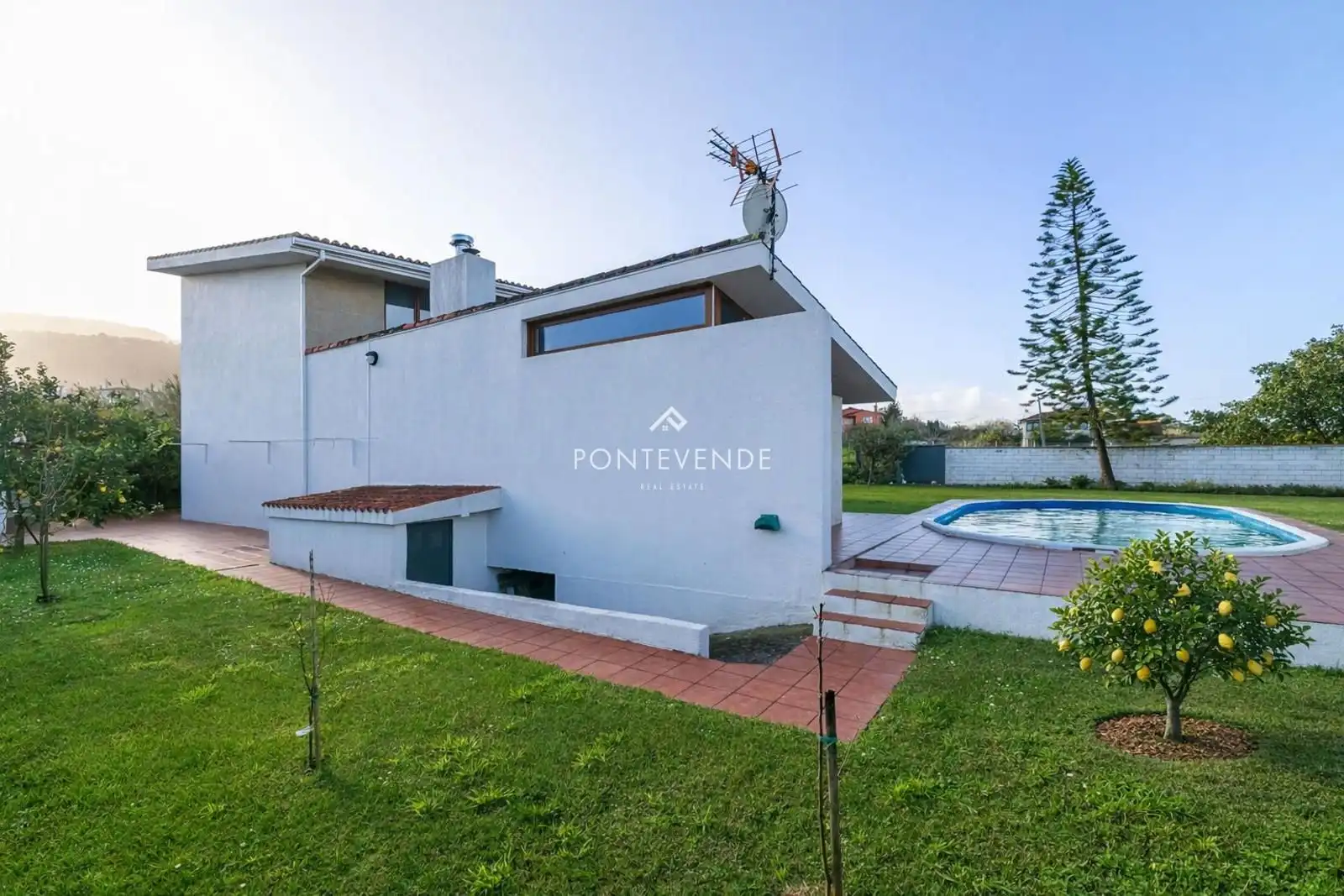 Vista exterior de Casa o chalet en venta en Vigo  con Calefacción, Trastero y Piscina