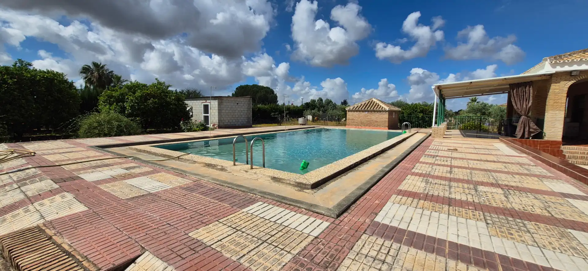 Piscina de Casa o chalet en venta en Carmona con Aire acondicionado, Calefacción y Jardín privado