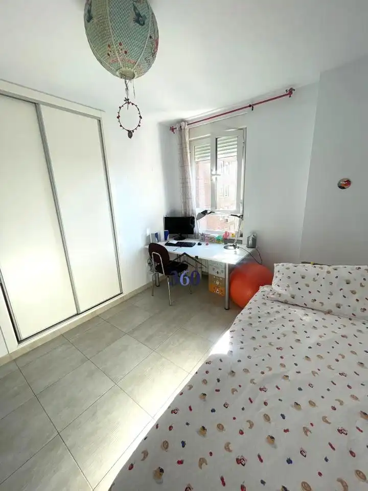 Dormitori de Pis en venda en Cáceres amb Aire condicionat i Terrassa