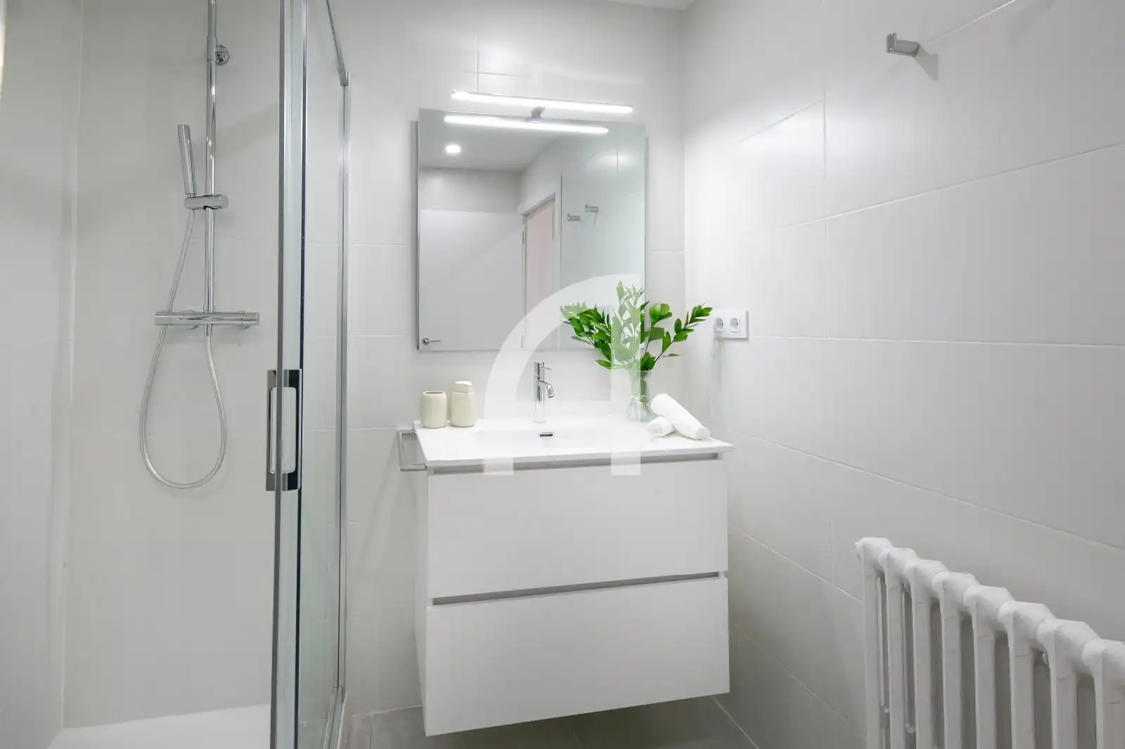 Badezimmer von Wohnung zum Verkauf in Barcelona mit Klimaanlage, Heizung und Parkett