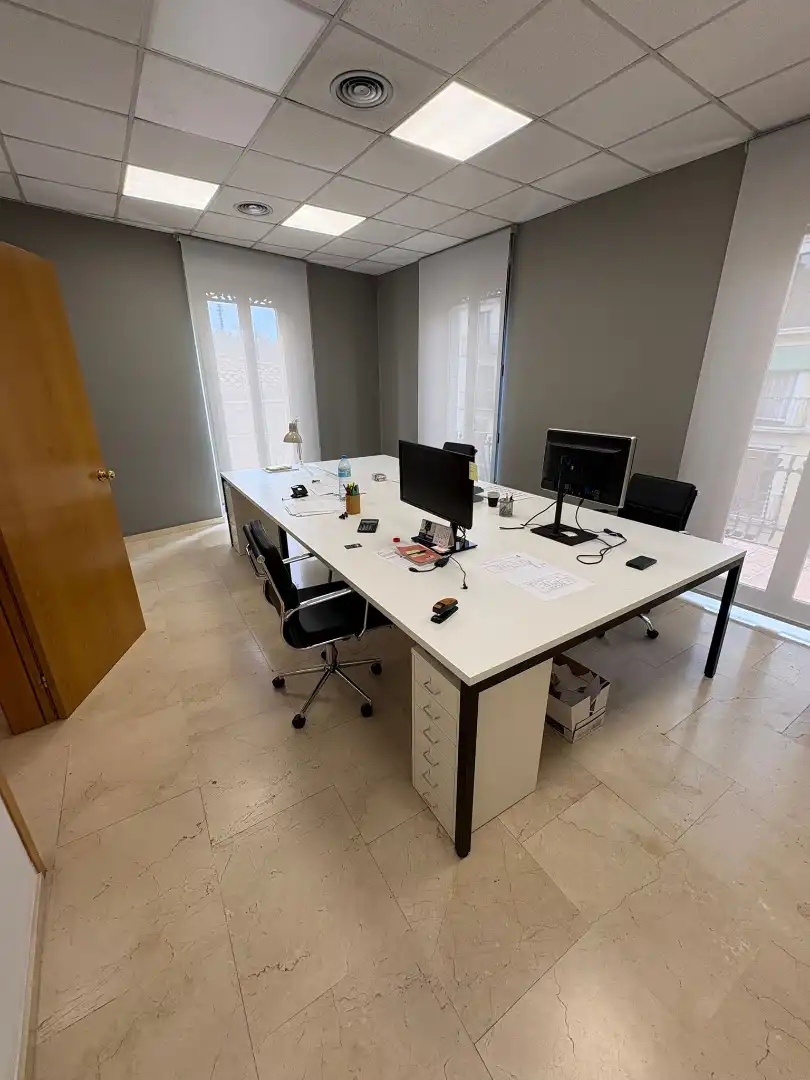 Oficina de alquiler en Avinguda de Sant Francesc, 4, Centre - Barri Vell