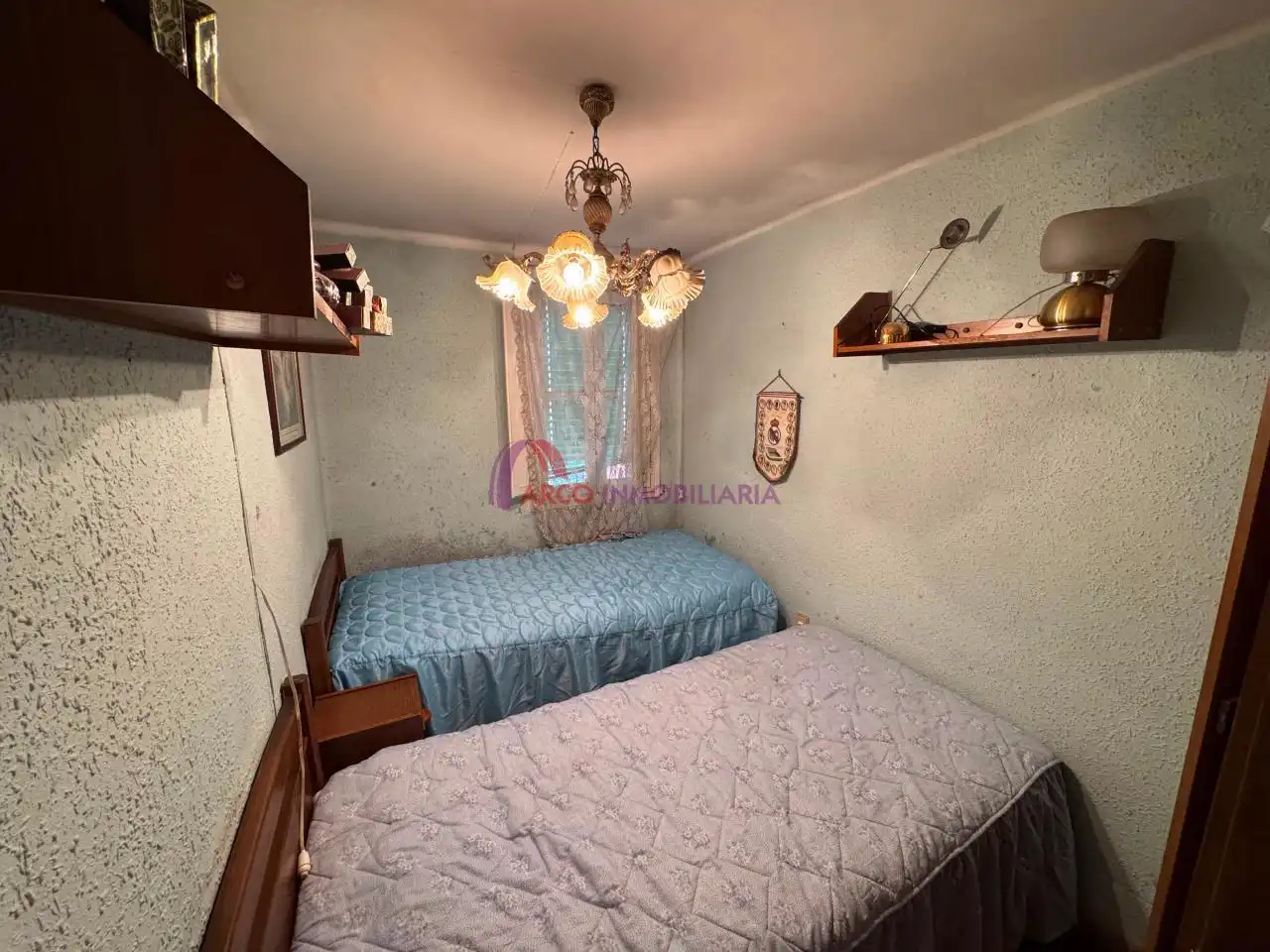 Habitación de Casa adosada en venta en Burgos con Calefacción