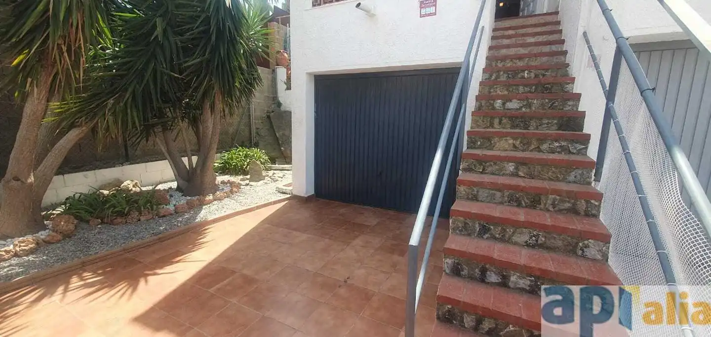 Aparcament de Casa o xalet en venda en Roses amb Calefacció, Jardí privat i Terrassa