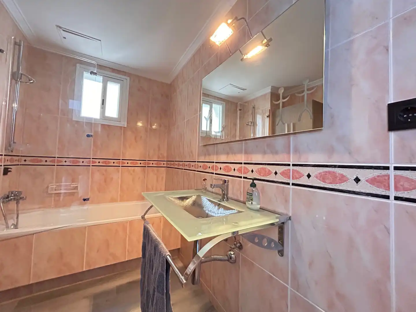 Baño de Piso en venta en Reus con Amueblado, Horno y Lavadora