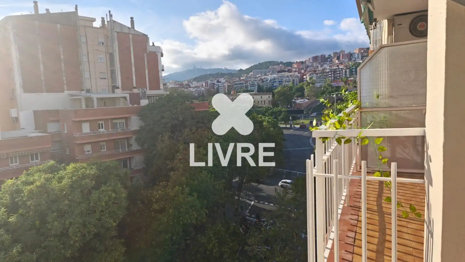 Vista exterior de Piso en venta en Barcelona con Calefacción y Balcón