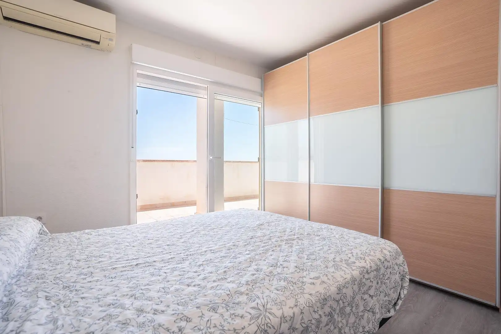 Habitación de Ático en venta en Almería con Aire acondicionado y Terraza