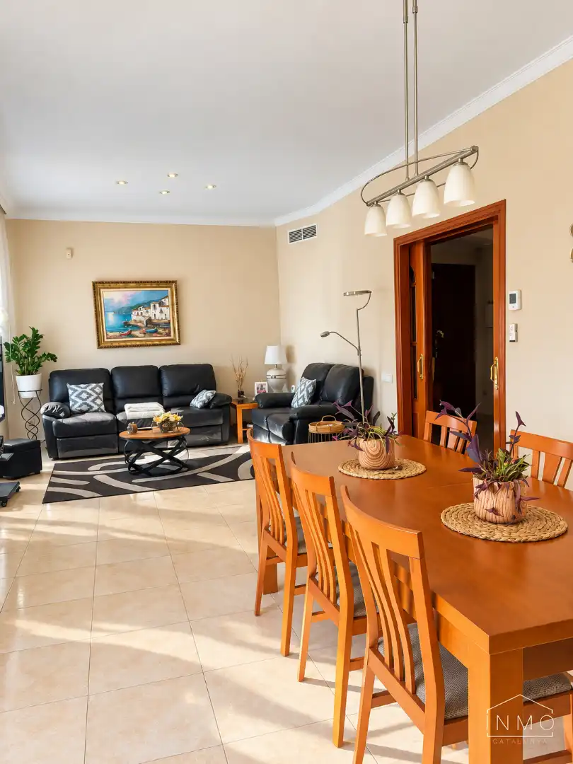 Sala d'estar de Casa o xalet en venda en Ciutat Jardí Bonanova