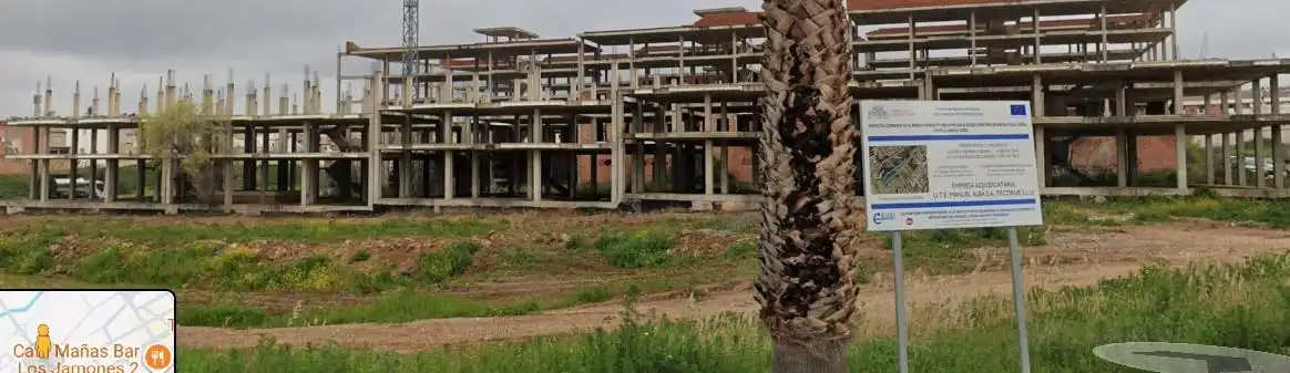 Außenansicht von Gebäude zum Verkauf in Linares