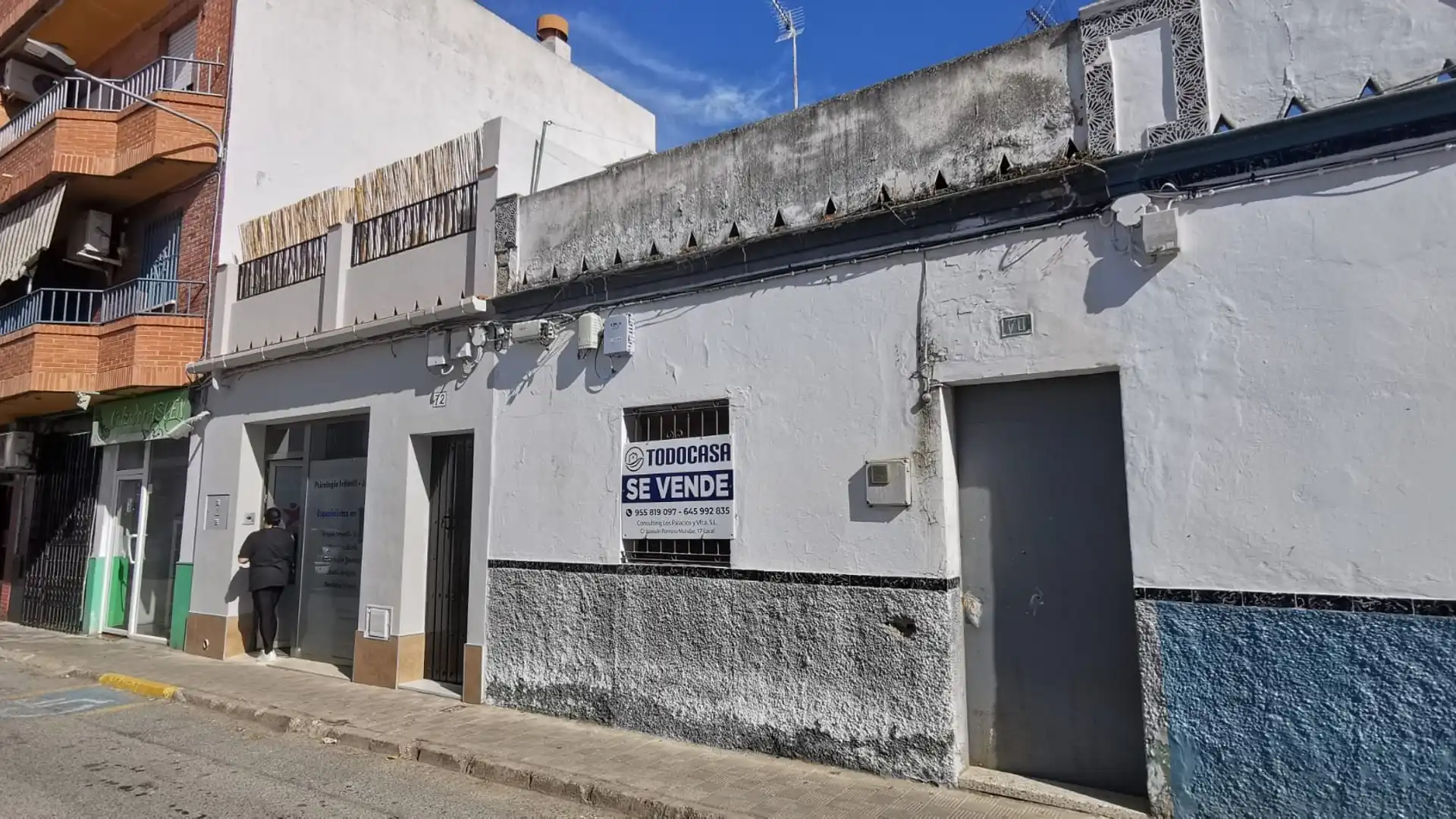 Exterior view of Houses for sale in Los Palacios y Villafranca