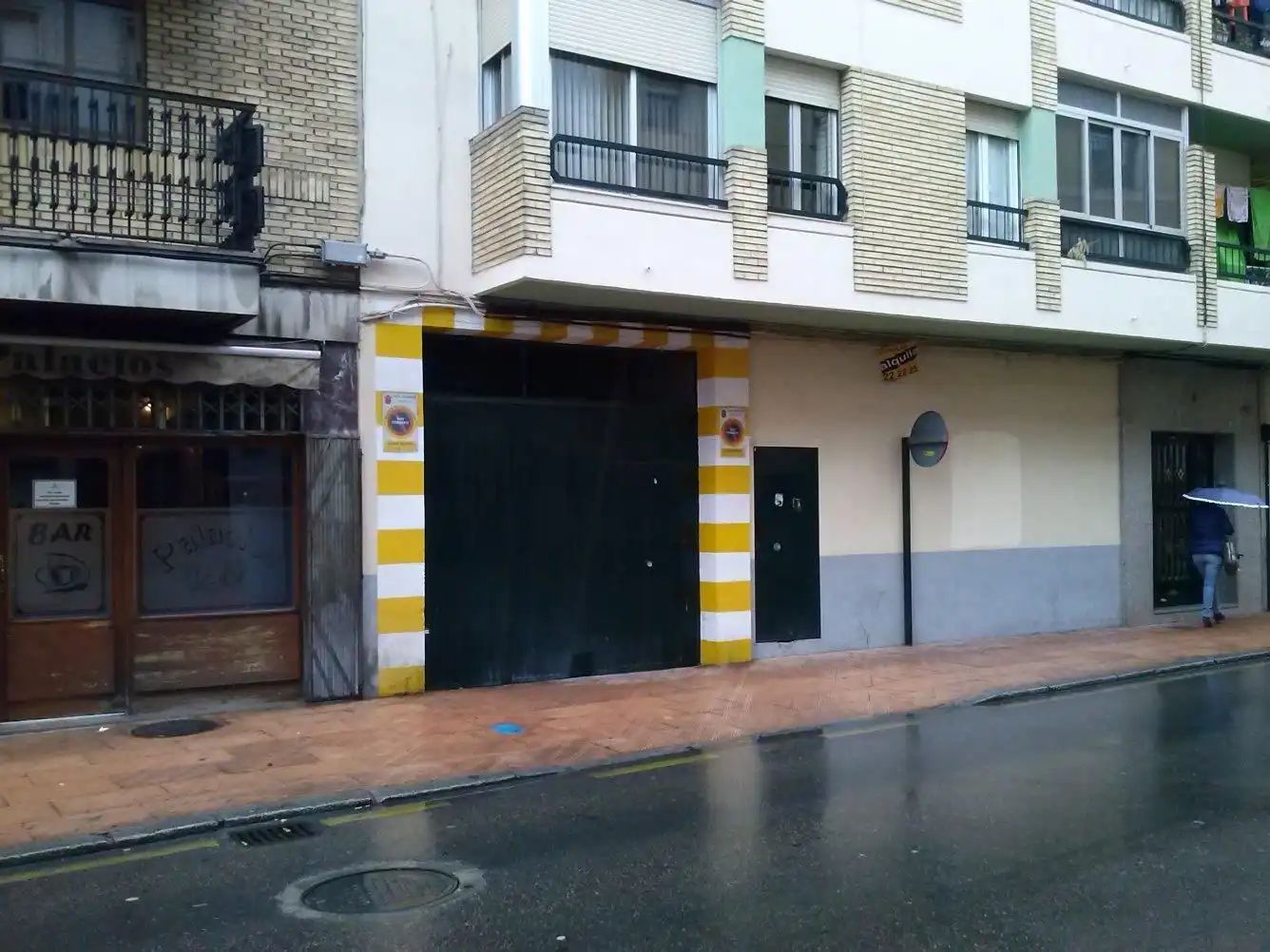 Local comercial de lloguer a Calle las Torres 6
