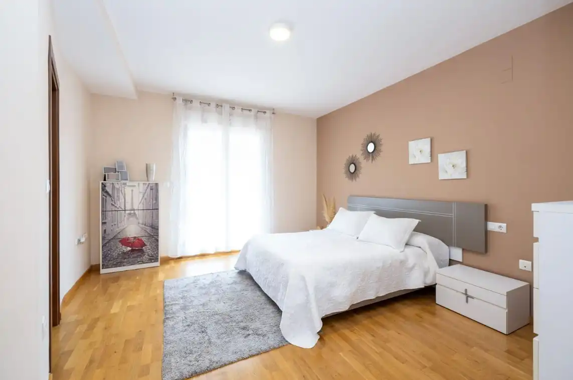 Habitación de Casa o chalet en venta en La Zubia con Aire acondicionado, Calefacción y Jardín privado