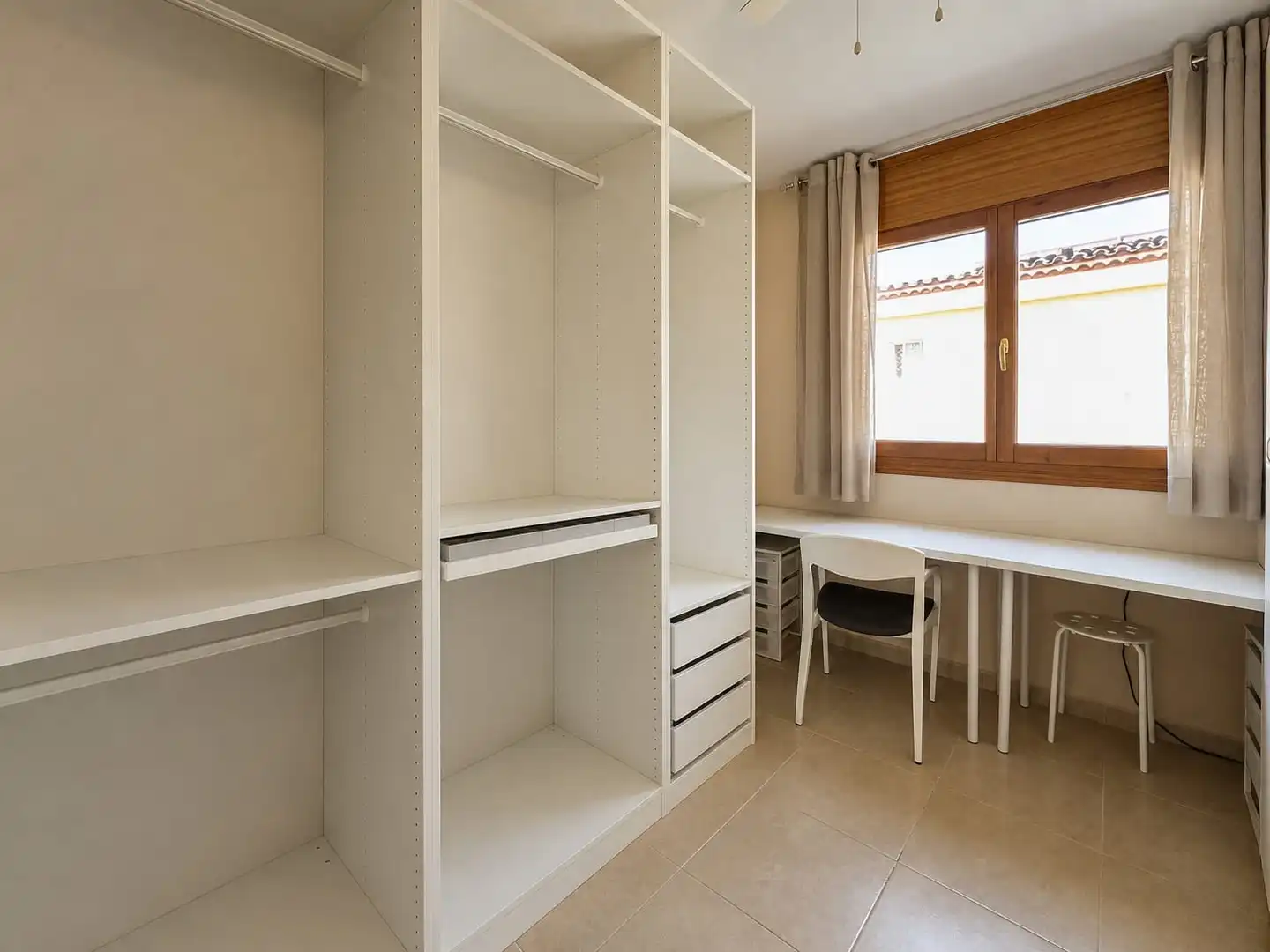 Habitación de Casa adosada en venta en Mont-roig del Camp con Aire acondicionado, Jardín privado y Terraza