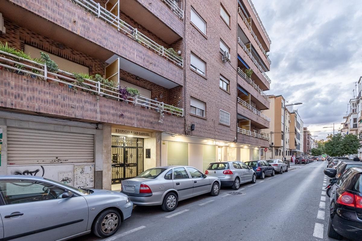 Vista exterior de Pis en venda en  Granada Capital amb Aire condicionat, Calefacció i Terrassa