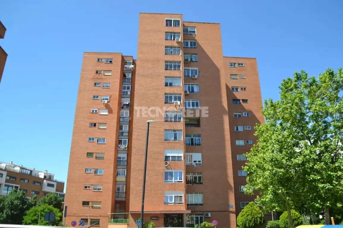 Vista exterior de Piso en venta en Guadalajara con Calefacción
