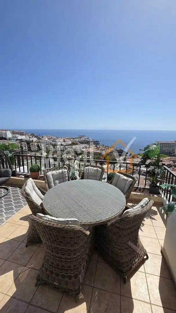 Vista exterior de Casa adosada en venta en Santiago del Teide con Terraza, Amueblado y Piscina comunitaria