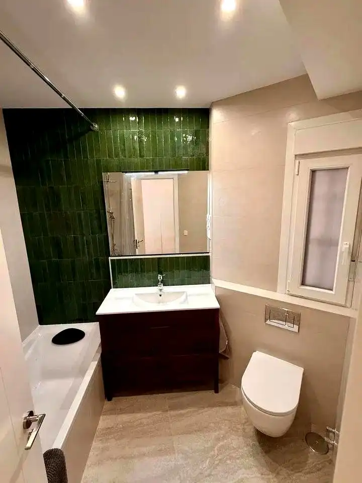 Bathroom of Flat for rent in Madrid  with Air Conditioner, Heating and Terrace