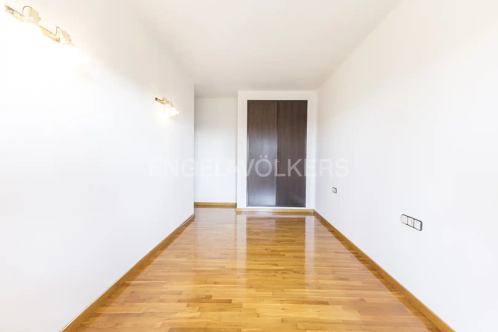 Flat for sale in Barcelona  with Air Conditioner, Heating and Private garden