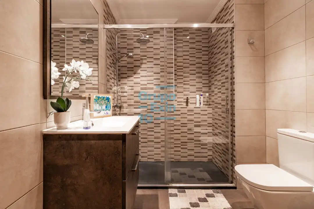 Baño de Piso en venta en Donostia - San Sebastián  con Calefacción y Balcón