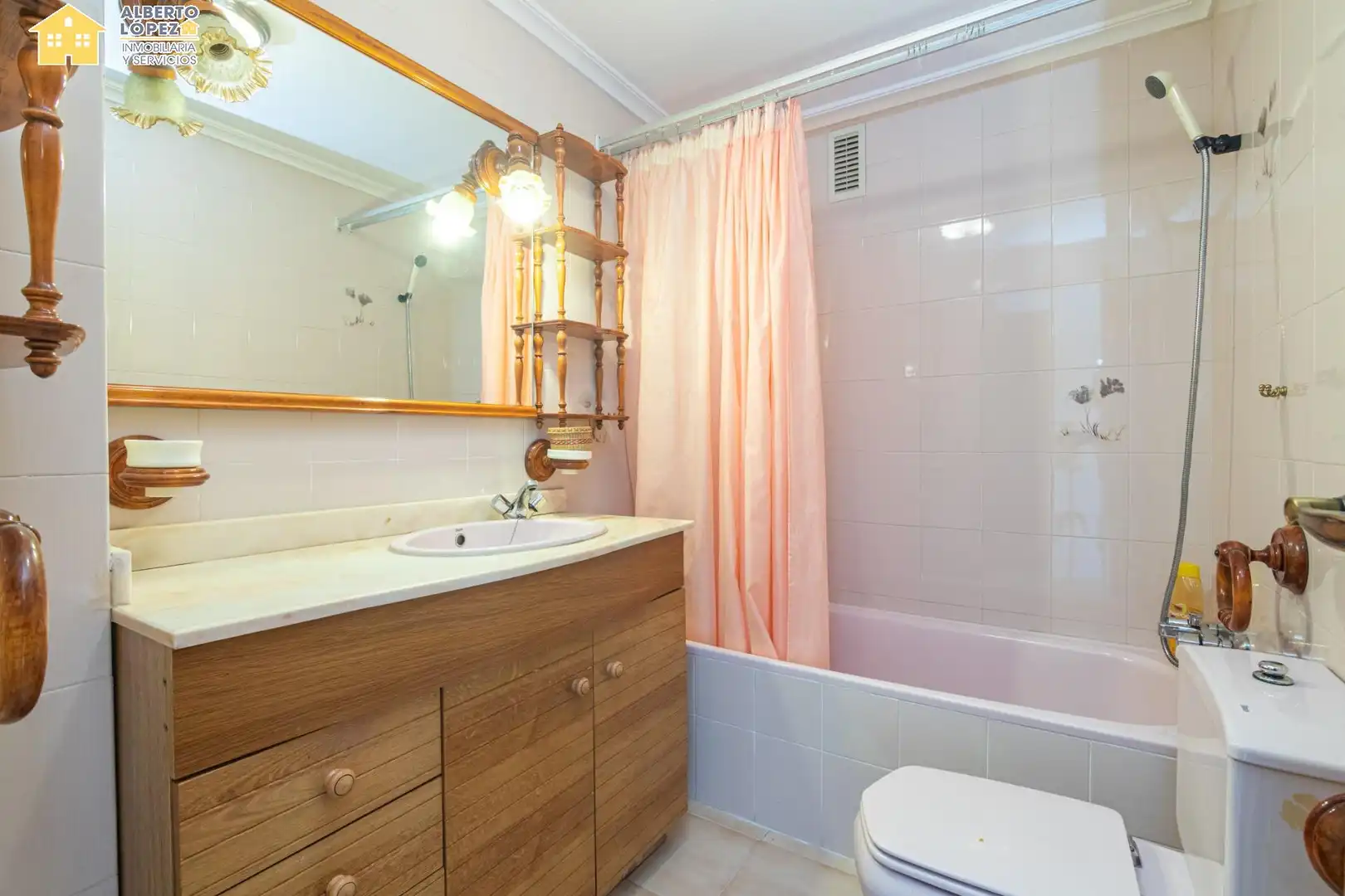 Bany de Apartament en venda en Elche / Elx amb Terrassa i Balcó