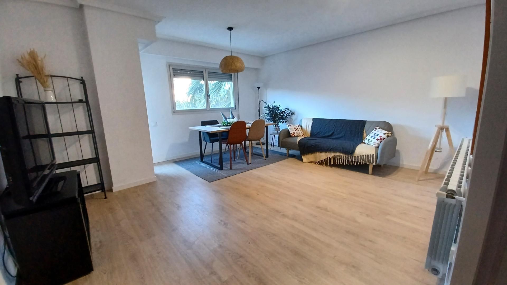 Living room of Flat to rent in  Valencia Capital  with Heating, Parquet flooring and Furnished