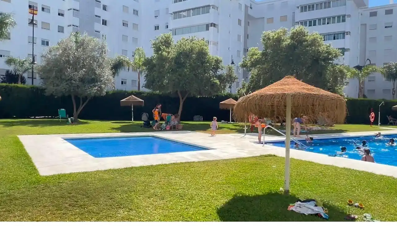 Swimming pool of Flat for sale in Fuengirola  with Air Conditioner, Heating and Terrace