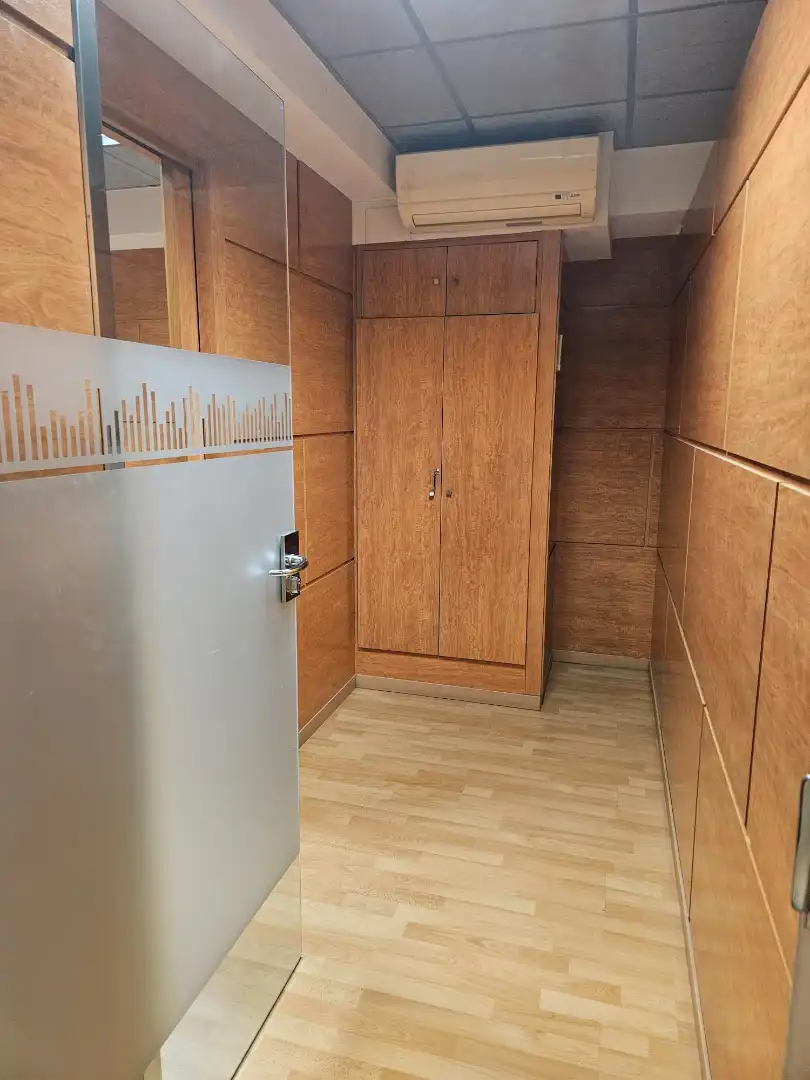 Büro zur Miete in Barcelona mit Klimaanlage und Balkon