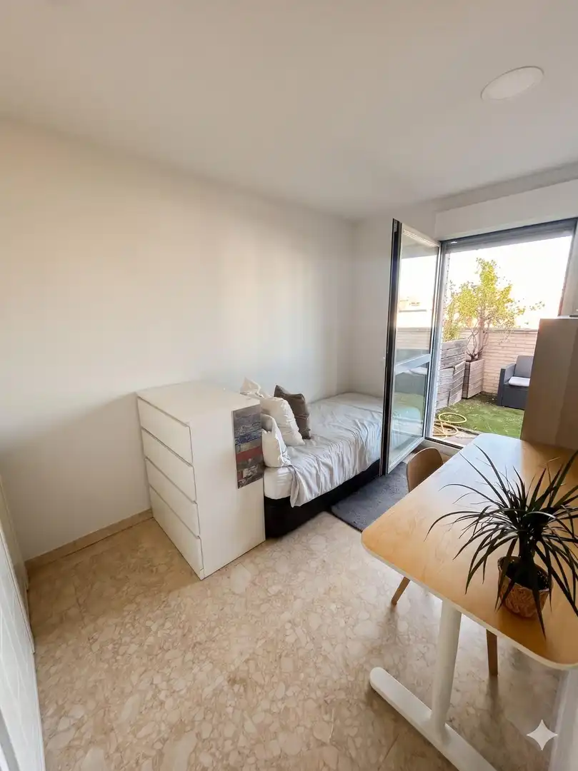 Terraza de Piso para compartir en Madrid con Aire acondicionado, Calefacción y Jardín privado
