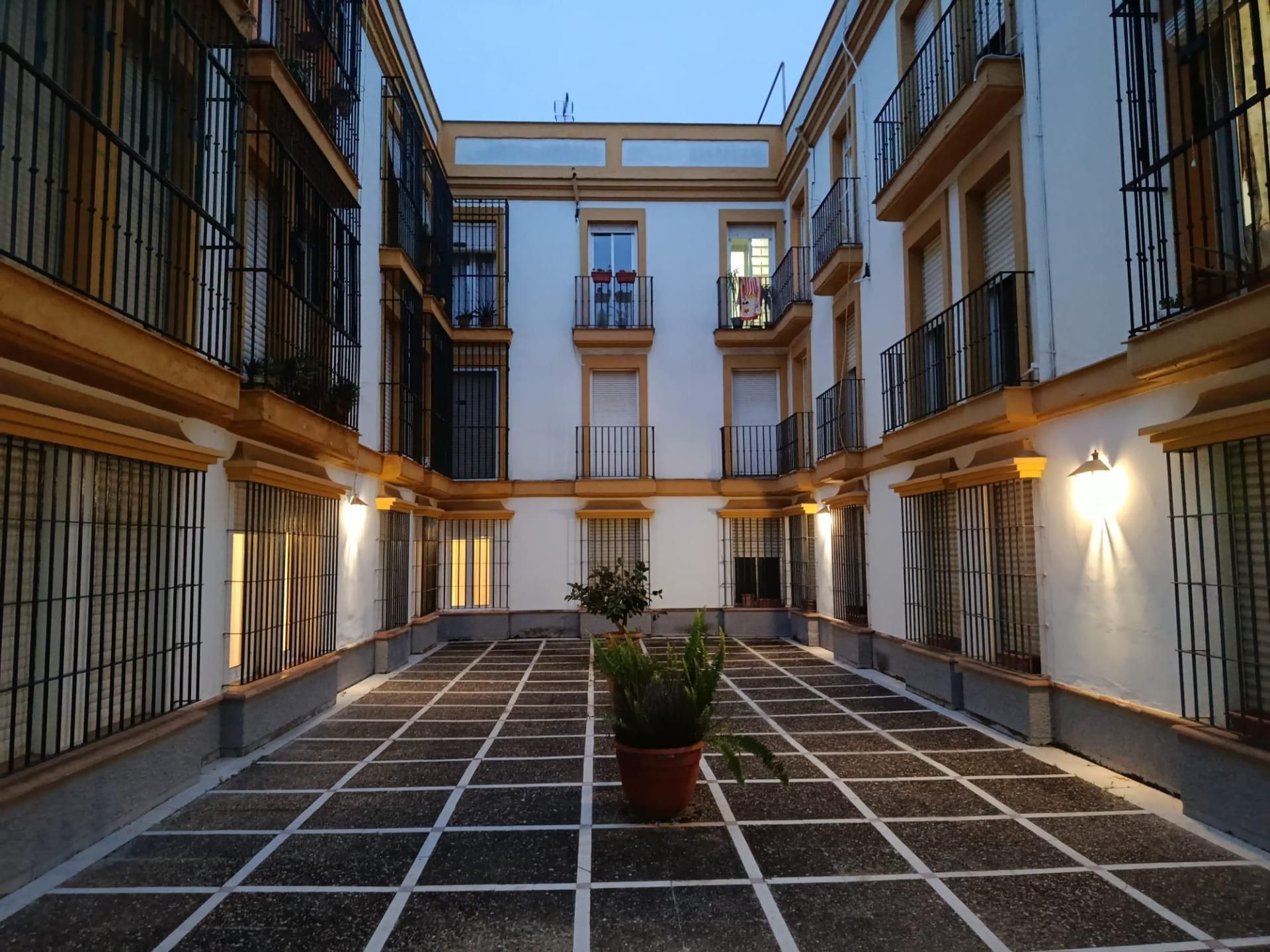 Exterior view of Flat for sale in  Sevilla Capital  with Air Conditioner, Storage room and Balcony