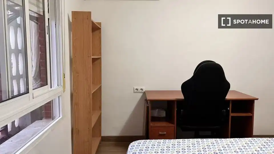Bedroom of Flat for rent in Valencia  with Air Conditioner, Heating and Furnished