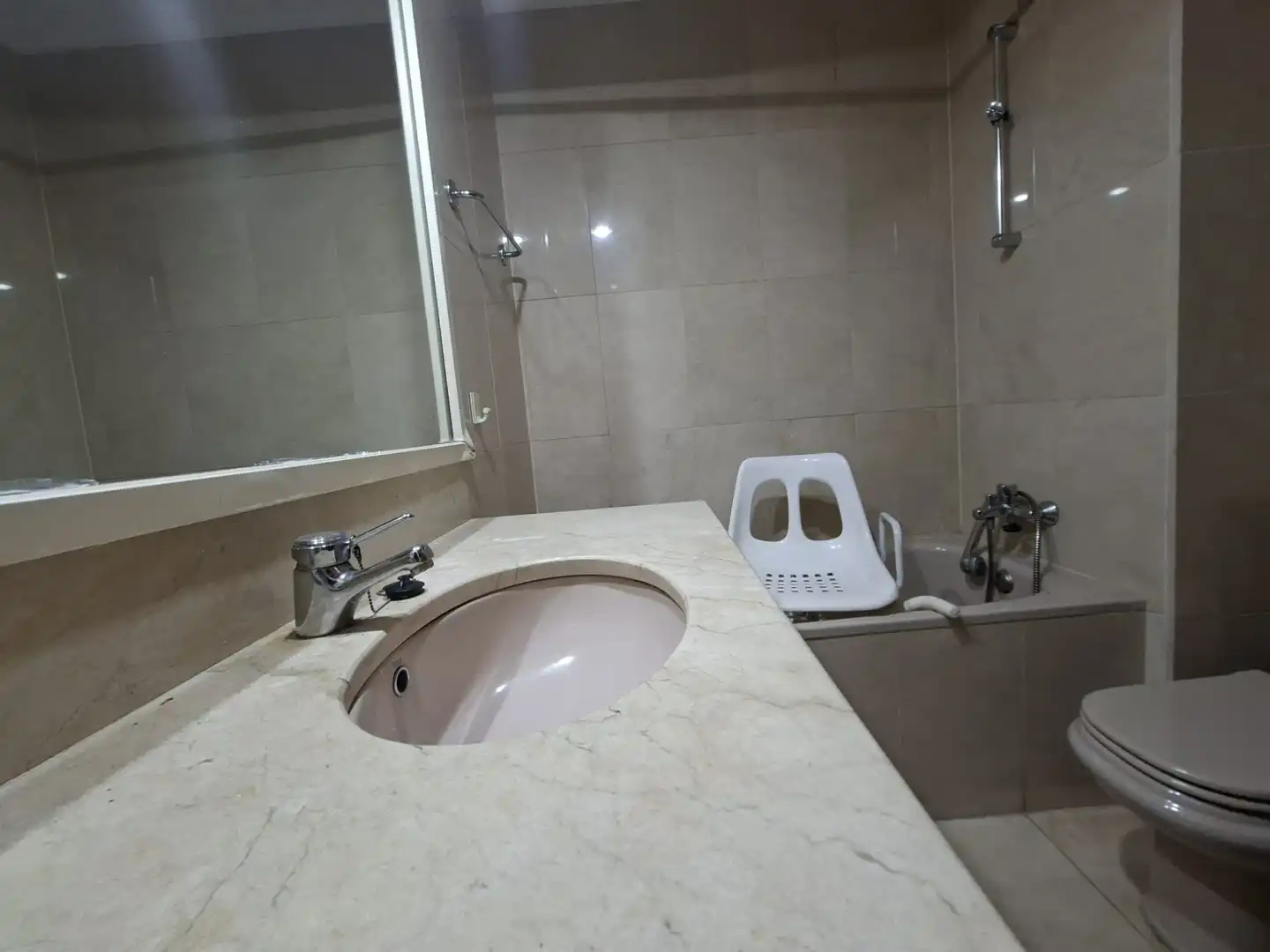 Bathroom of Flat for sale in Badalona  with Air Conditioner, Heating and Terrace