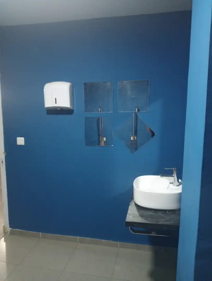 Bany de Local en venda en Valencia amb Terrassa, Moblat i Alarma