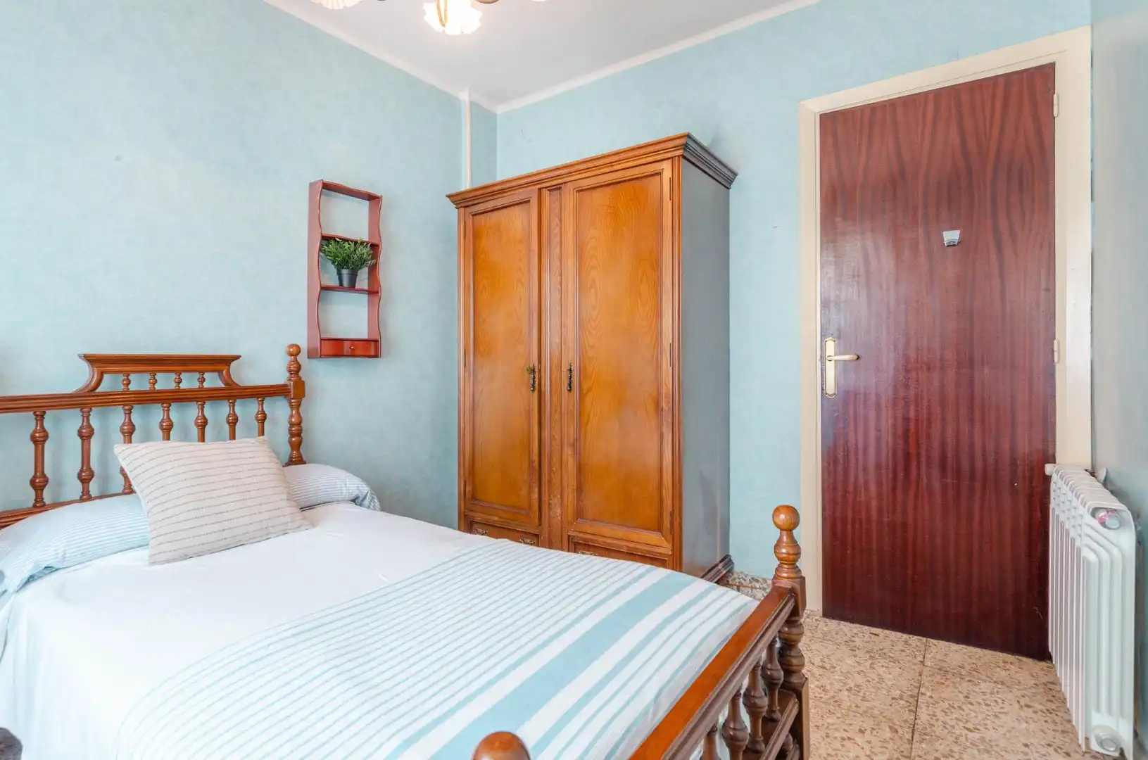 Habitación de Ático en venta en Mieres (Asturias) con Calefacción y Terraza