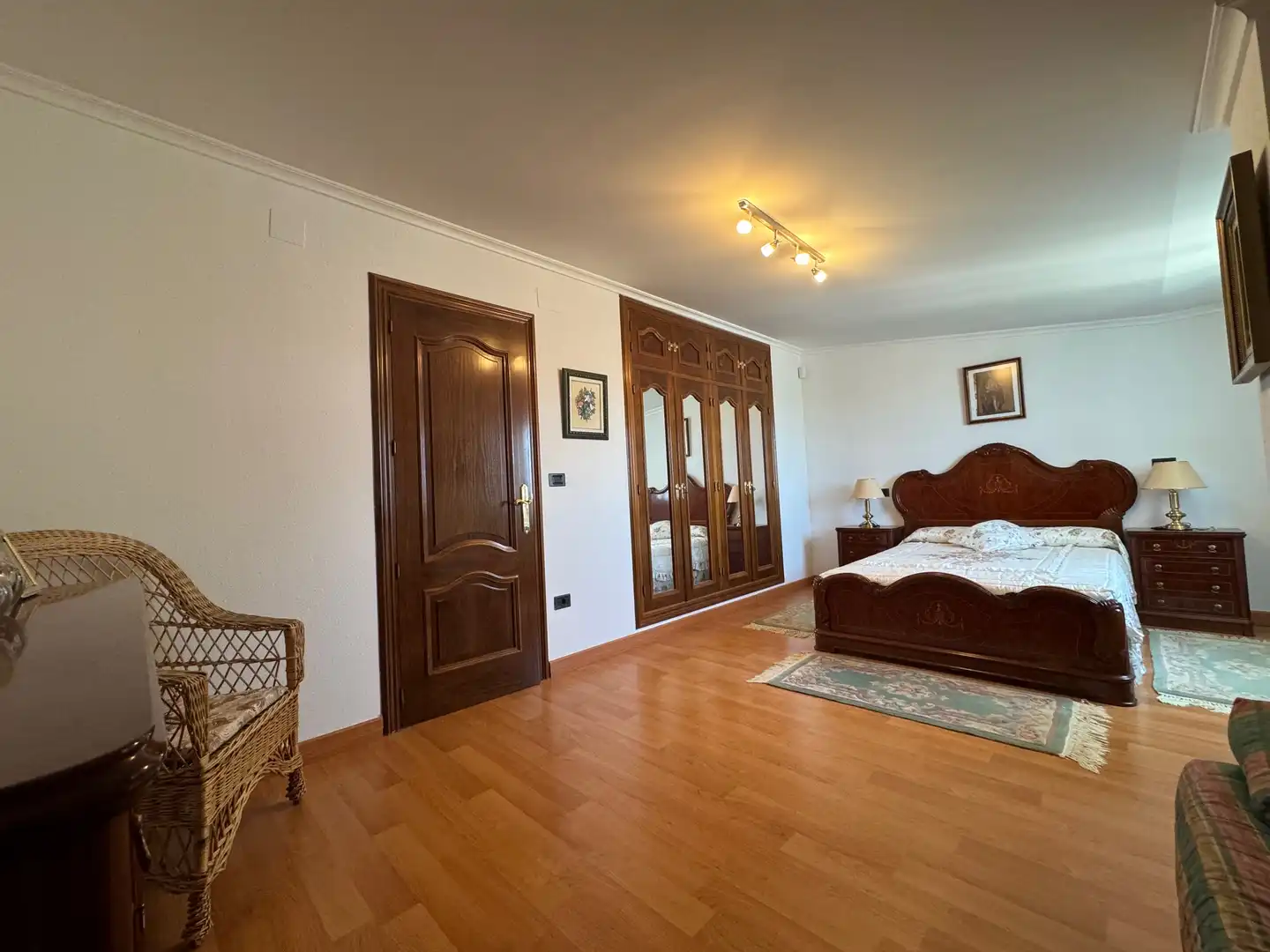 Habitación de Casa adosada en venta en Valoria la Buena con Calefacción, Jardín privado y Parquet