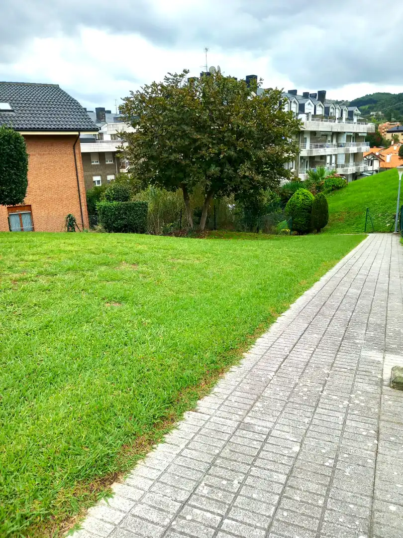 Piso en venta en Castro-Urdiales con Calefacción, Jardín privado y Parquet