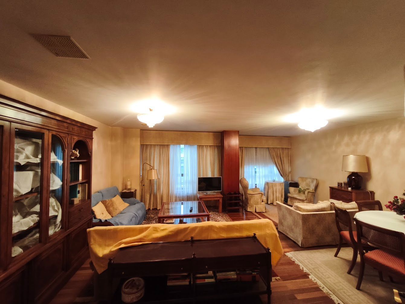 Sala d'estar de Pis de lloguer en A Coruña Capital  amb Calefacció i Moblat