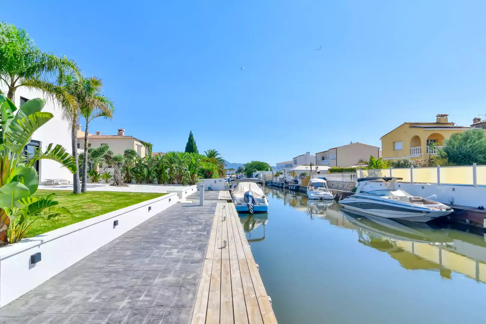 Vista exterior de Casa o chalet en venta en Empuriabrava con Aire acondicionado, Calefacción y Terraza