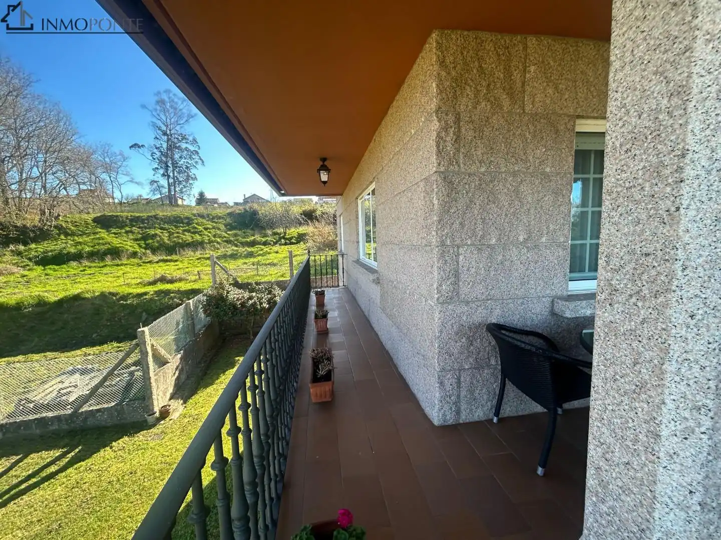 Terrassa de Casa o xalet en venda en Pontevedra Capital  amb Calefacció, Jardí privat i Terrassa