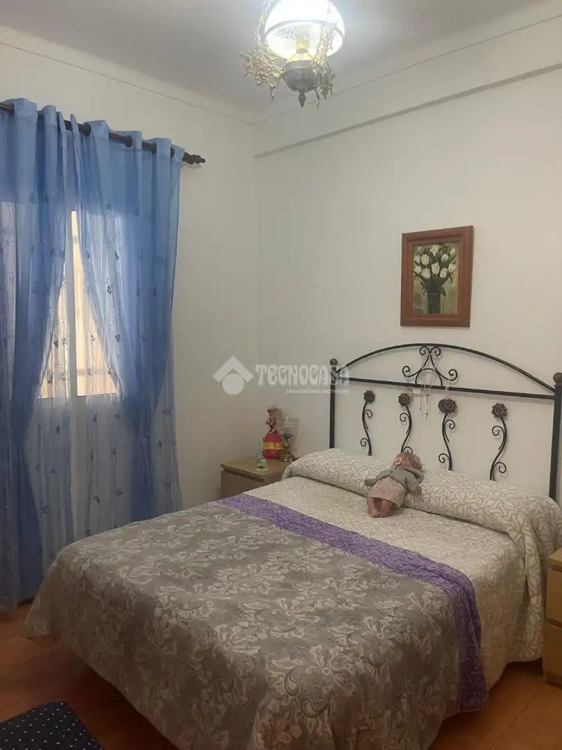 Dormitori de Casa adosada en venda en Sevilla amb Aire condicionat
