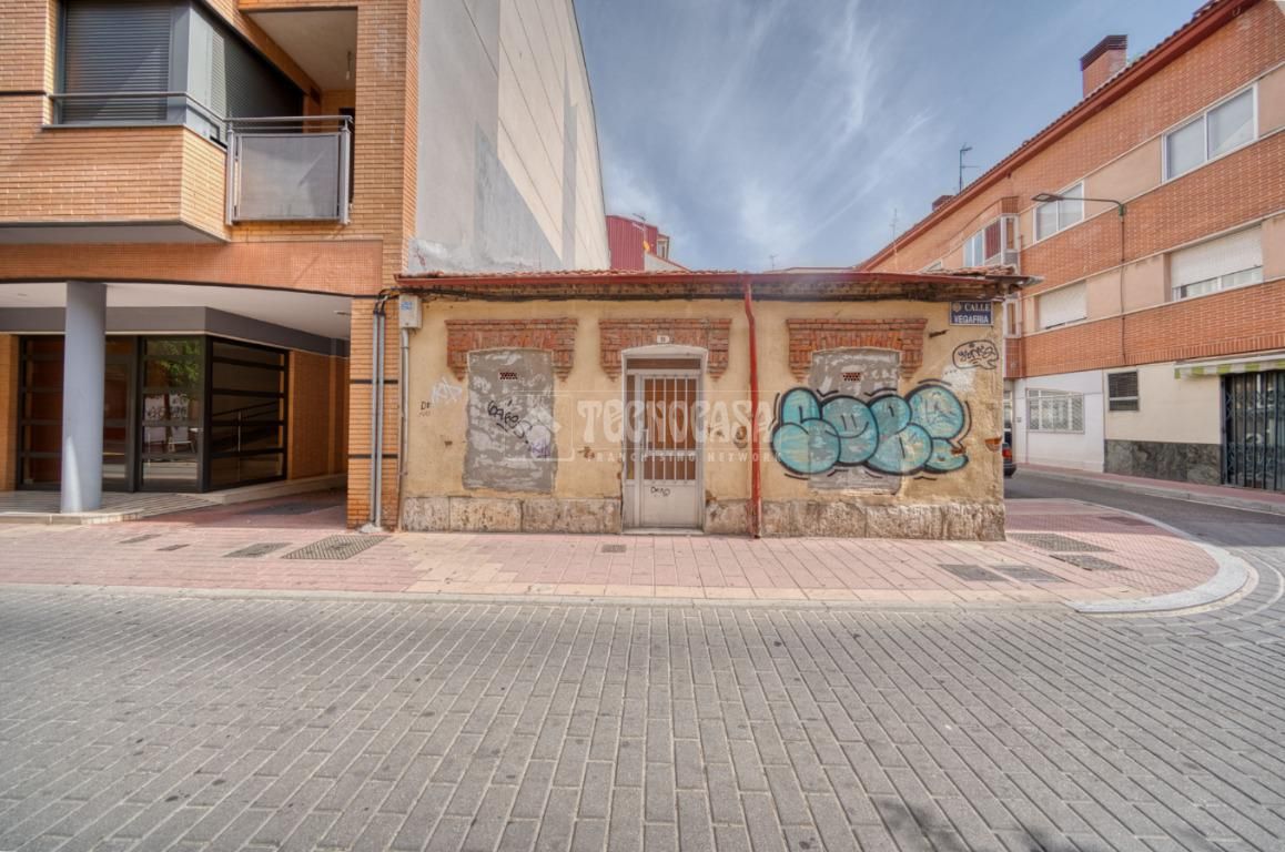 Exterior view of Building for sale in Valladolid Capital