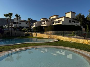 Bungalow con piscina en venta en Golf Bahía