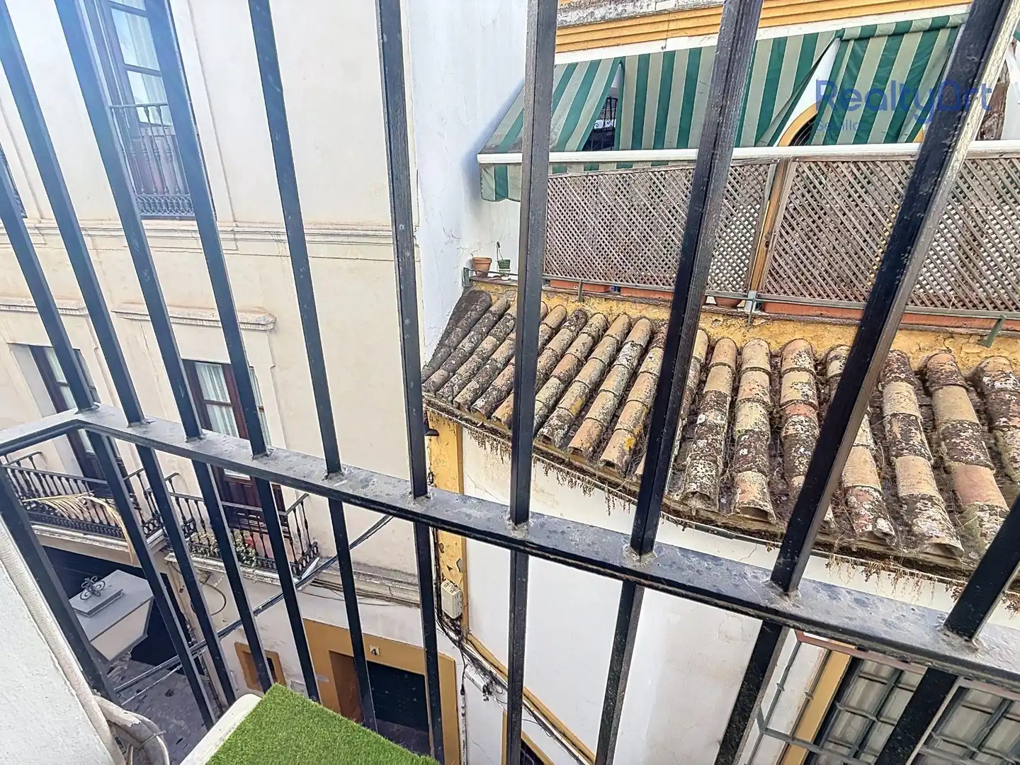 Balcony of Flat for sale in Casco Antiguo