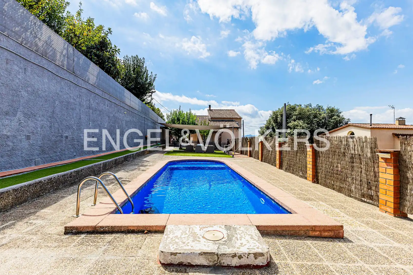 Piscina de Casa o xalet en venda en Sant Cugat del Vallès amb Aire condicionat, Calefacció i Jardí privat