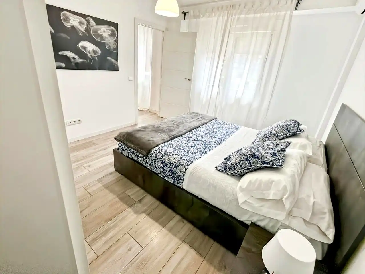 Dormitori de Apartament en venda en Alcobendas amb Aire condicionat i Moblat